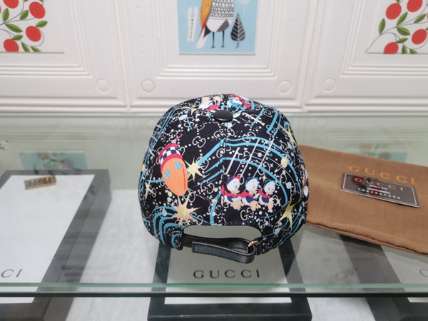 ブランド帽子側面デザイン